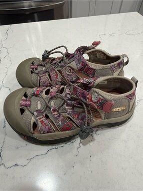 KEEN Newport H2 Kids Closed-Toe Strappy Sandals Bungee Gray/Purple US 2
